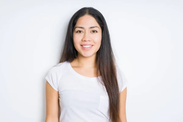 Hermosa Mujer Morena Sobre Fondo Aislado Con Una Sonrisa Feliz — Foto de Stock