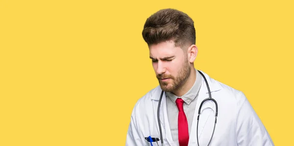 Homem Médico Bonito Jovem Vestindo Casaco Médico Com Mão Estômago — Fotografia de Stock