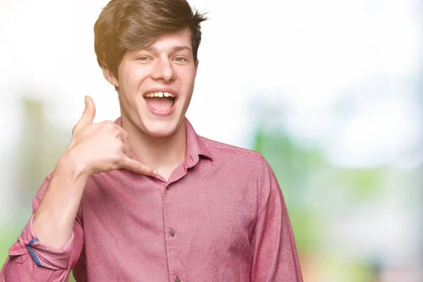 Jovem Homem Negócios Bonito Sobre Fundo Isolado Sorrindo Fazendo Gesto — Fotografia de Stock