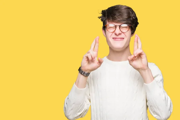 Young Handsome Man Wearing Glasses Isolated Background Smiling Crossing Fingers — Stock Photo, Image