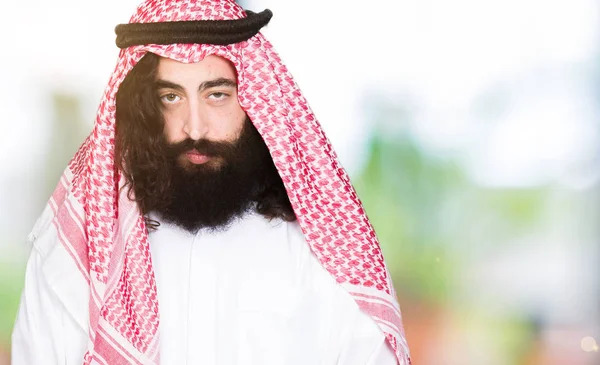 Arabian Affärsman Med Långt Hår Bär Traditionella Huvudbonaden Scarf Deprimerad — Stockfoto