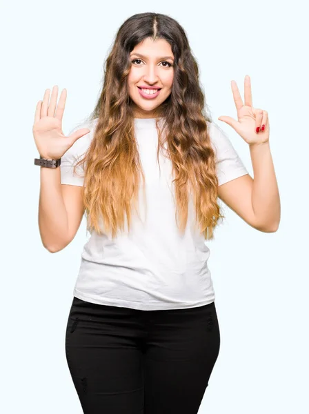 Jovem Mulher Bonita Vestindo Casual Shirt Branca Mostrando Apontando Para — Fotografia de Stock