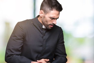 Genç Hıristiyan rahip mide üzerinde el ile izole arka plan üzerinde çünkü hazımsızlık, ağrılı hastalık hasta hissediyor. Ağrısı kavramı.