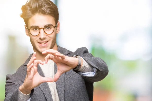 Junger Geschäftsmann Mit Brille Vor Isoliertem Hintergrund Der Verliebt Lächelt — Stockfoto