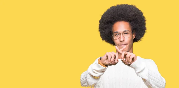 Joven Afroamericano Con Cabello Afro Usando Gafas Expresión Rechazo Cruzando — Foto de Stock