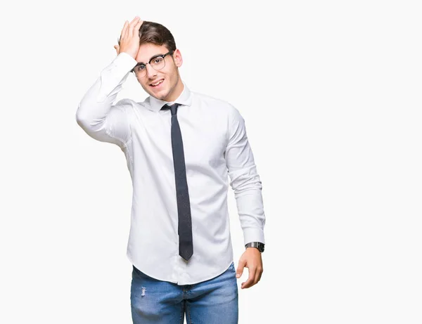 Młody Biznes Człowiek Noszenie Okularów Białym Tle Zaskoczony Ręki Głowie — Zdjęcie stockowe