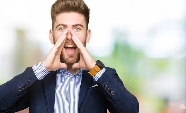 Junger Gutaussehender Geschäftsmann Schreit Wütend Laut Mit Den Händen Über — Stockfoto