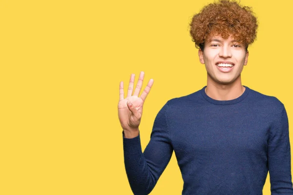 Jonge Knappe Man Met Afro Haar Tonen Met Vingers Omhoog — Stockfoto