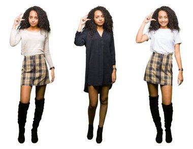 Izole beyaz arka plan üzerinde genç kadının kolaj gülümseyen ve emin el ile el yaparken boyutu işareti parmakları ile yaparken ve kamera. Ölçü kavramı.