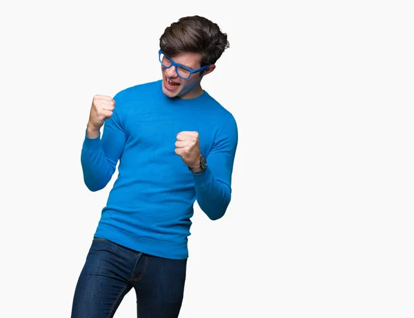 Homem Bonito Jovem Vestindo Óculos Azuis Sobre Fundo Isolado Muito — Fotografia de Stock