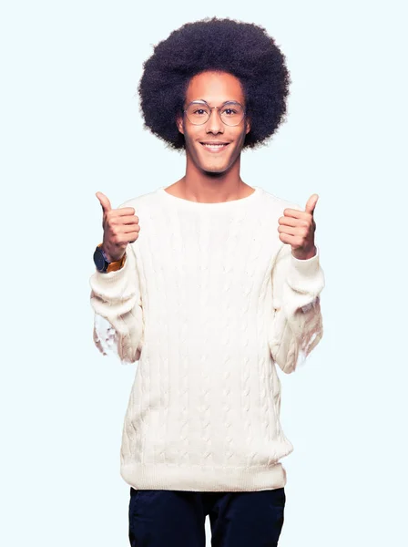 Jeune Homme Afro Américain Aux Cheveux Afro Portant Des Lunettes — Photo