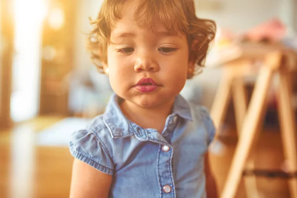 Lindo Niño Casa — Foto de Stock