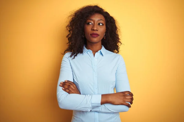 African American Businesswoman Wearing Elegant Shirt Isolated Yellow Background Smiling — Stock Photo, Image