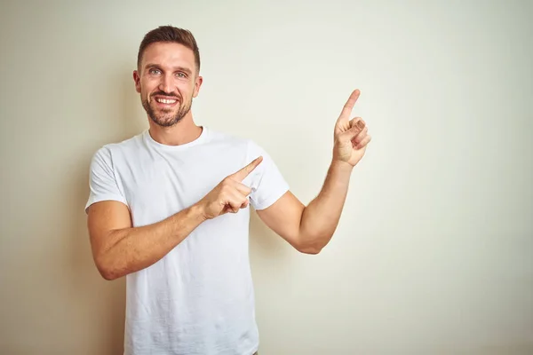 Young Handsome Man Wearing Casual White Shirt Isolated Background Smiling — Stock Photo, Image