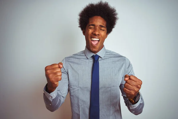 Amerikanischer Geschäftsmann Mit Afro Haaren Hemd Und Krawatte Über Isoliertem — Stockfoto