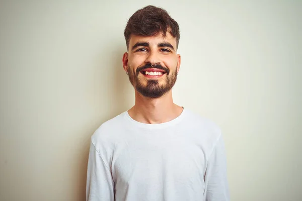 Junger Mann Mit Tätowierung Shirt Vor Isoliertem Weißem Hintergrund Mit — Stockfoto