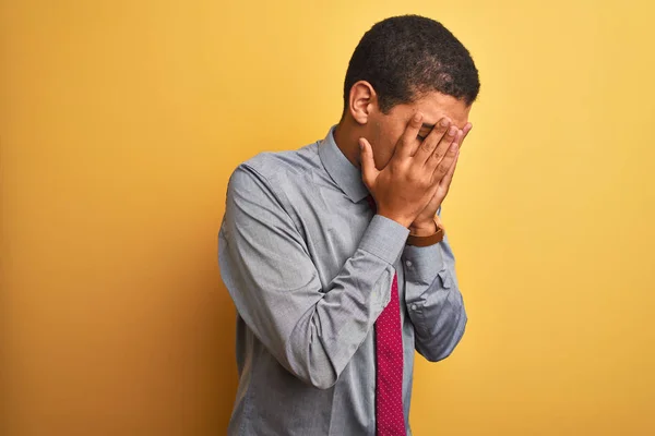 Joven Hombre Negocios Árabe Guapo Que Usa Camisa Corbata Sobre —  Fotos de Stock