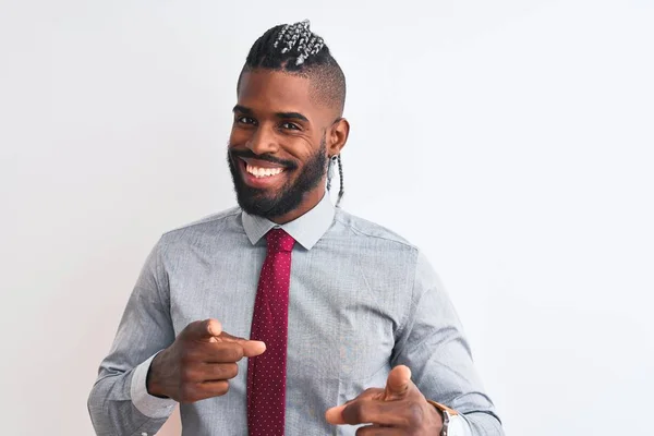 Empresário Afro Americano Com Tranças Usando Gravata Sobre Fundo Branco — Fotografia de Stock