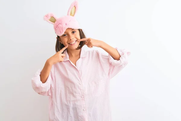 Güzel Çocuk Kız Uyku Maskesi Pijama Izole Beyaz Arka Plan — Stok fotoğraf