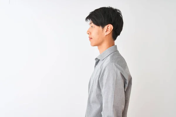 Hombre Negocios Chino Con Camisa Elegante Pie Sobre Fondo Blanco — Foto de Stock