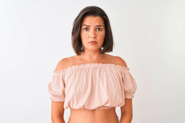 Genç Güzel Kadın Rahat Shirt Izole Beyaz Arka Plan Üzerinde — Stok fotoğraf