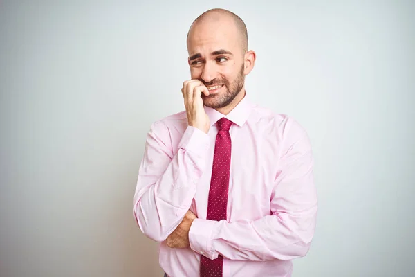 Jeune Homme Affaires Portant Une Cravate Rose Sur Fond Isolé — Photo