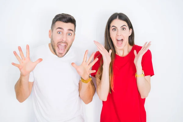 Jovem Casal Bonito Juntos Sobre Fundo Isolado Branco Comemorando Louco — Fotografia de Stock