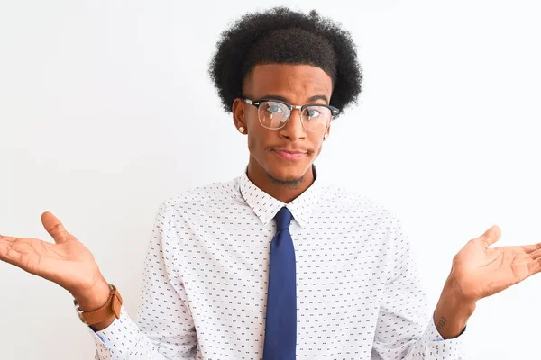 Giovane Uomo Affari Afroamericano Che Indossa Cravatta Occhiali Sfondo Bianco — Foto Stock