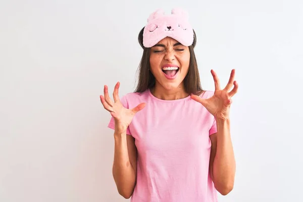 Jovem Mulher Bonita Usando Máscara Sono Sobre Fundo Branco Isolado — Fotografia de Stock