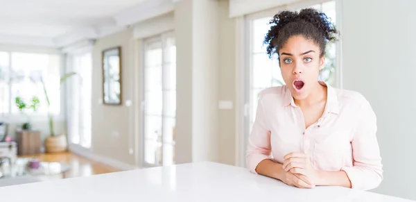 Wide Angle Beautiful African American Woman Afro Hair Afraid Shocked — Stock Photo, Image