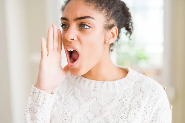 Beautiful Young African American Woman Afro Hair Wearing Casual Sweater — Stock Photo, Image