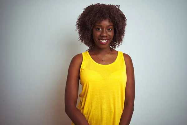 Jovem Africana Afro Mulher Vestindo Camiseta Amarela Sobre Fundo Branco — Fotografia de Stock