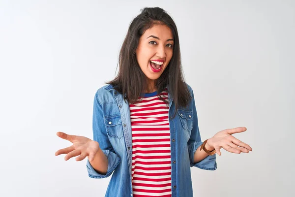 Jonge Chinese Vrouw Draagt Gestreept Shirt Denim Shirt Geïsoleerde Witte — Stockfoto