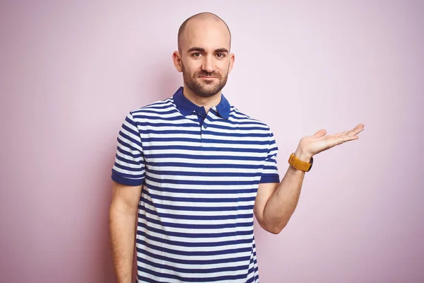 Young Bald Man Beard Wearing Casual Striped Blue Shirt Pink — 스톡 사진