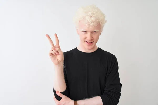 Unga Albino Blond Man Klädd Svart Shirt Stående Över Isolerad — Stockfoto