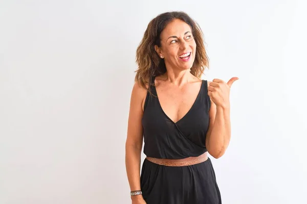 Mulher Meia Idade Vestindo Vestido Casual Preto Sobre Fundo Branco — Fotografia de Stock