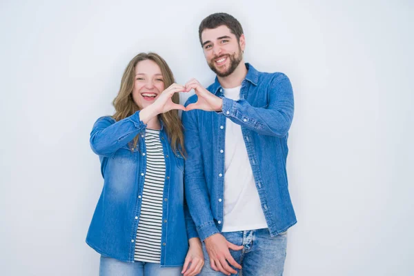 Jovem Belo Casal Juntos Sobre Fundo Isolado Branco Sorrindo Amor — Fotografia de Stock