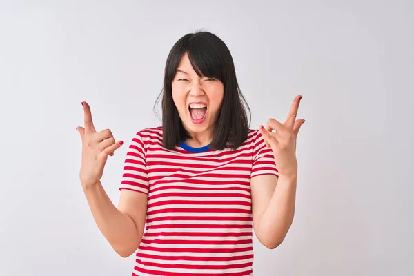 Jonge Mooie Chinese Vrouw Dragen Rood Gestreepte Shirt Geïsoleerde Witte — Stockfoto