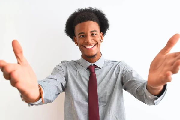 Der Junge Afrikanisch Amerikanische Geschäftsmann Mit Krawatte Steht Vor Isoliertem — Stockfoto