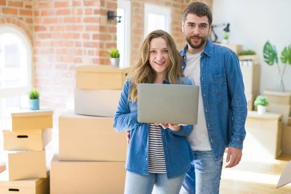 Young Couple Using Computer Laptop Standing Room Cardboard Boxes Happy — Stock Photo, Image