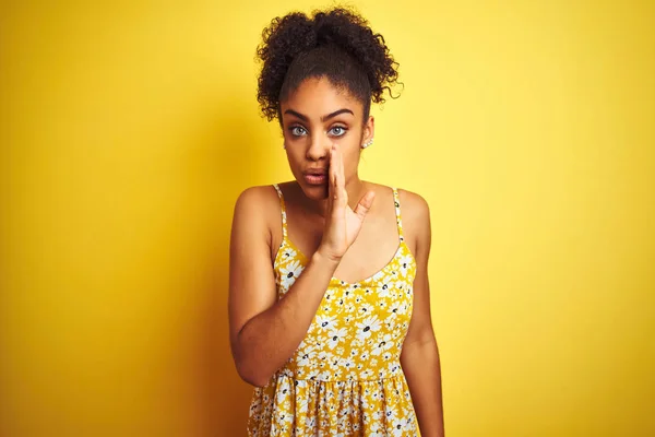 African American Woman Wearing Casual Floral Dress Standing Isolated Yellow — Stock Photo, Image
