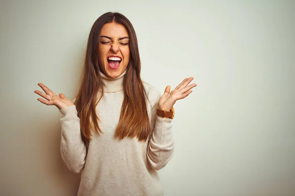 Jovem Mulher Bonita Vestindo Camisola Gola Alta Inverno Sobre Fundo — Fotografia de Stock