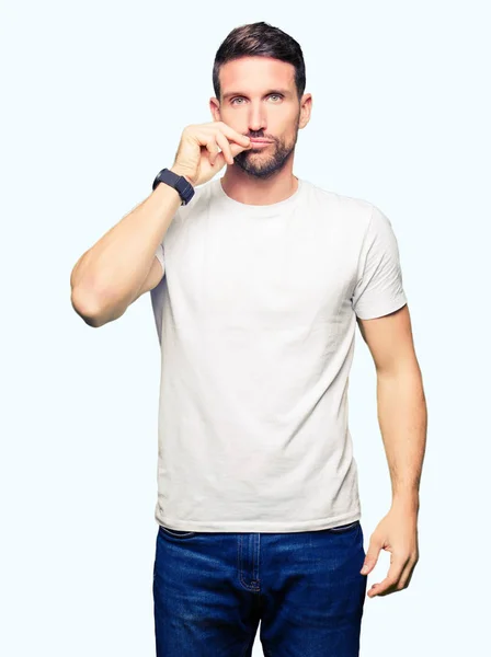 Casual Beyaz Shirt Ağız Dudaklar Giyen Yakışıklı Adam Olarak Zip — Stok fotoğraf