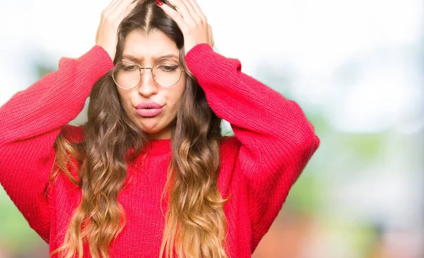 Mujer Hermosa Joven Con Gafas Rojas Que Sufren Dolor Cabeza — Foto de Stock