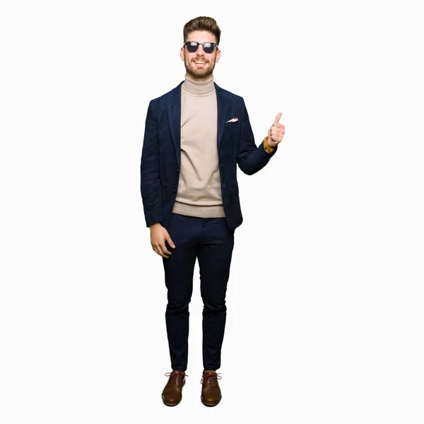 Young Handsome Elegant Man Wearing Sunglasses Doing Happy Thumbs Gesture — Stock Photo, Image