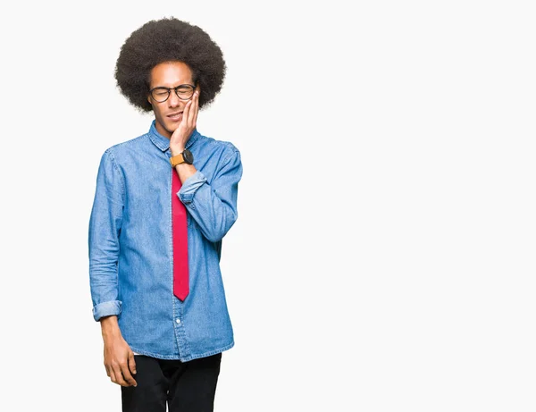 Jovem Homem Negócios Afro Americano Com Cabelo Afro Vestindo Óculos — Fotografia de Stock