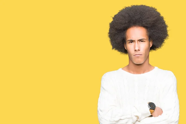 冬のセーターを身に着けているアフロの髪の若いアフリカ系アメリカ人の男性懐疑的と神経質な 否認を持つ顔に表情を交配 否定的な人 — ストック写真