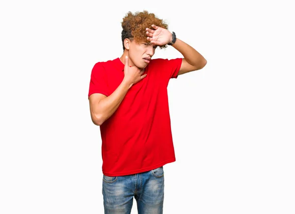 Junger Gutaussehender Mann Mit Afro Haaren Rotes Shirt Das Die — Stockfoto