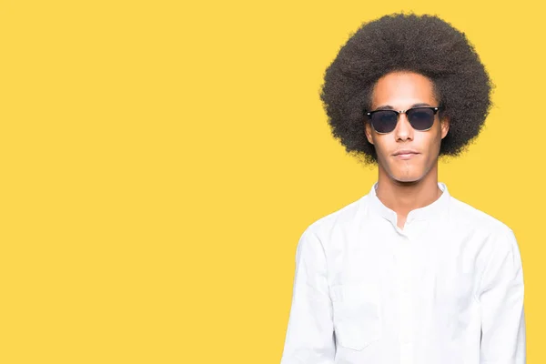 Giovane Uomo Afro Americano Con Capelli Afro Che Indossa Occhiali — Foto Stock