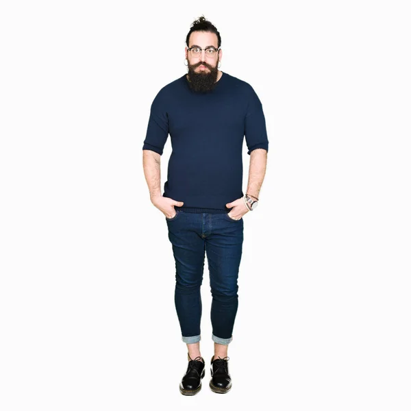 Jeune Homme Hipster Aux Cheveux Longs Barbe Portant Des Lunettes — Photo